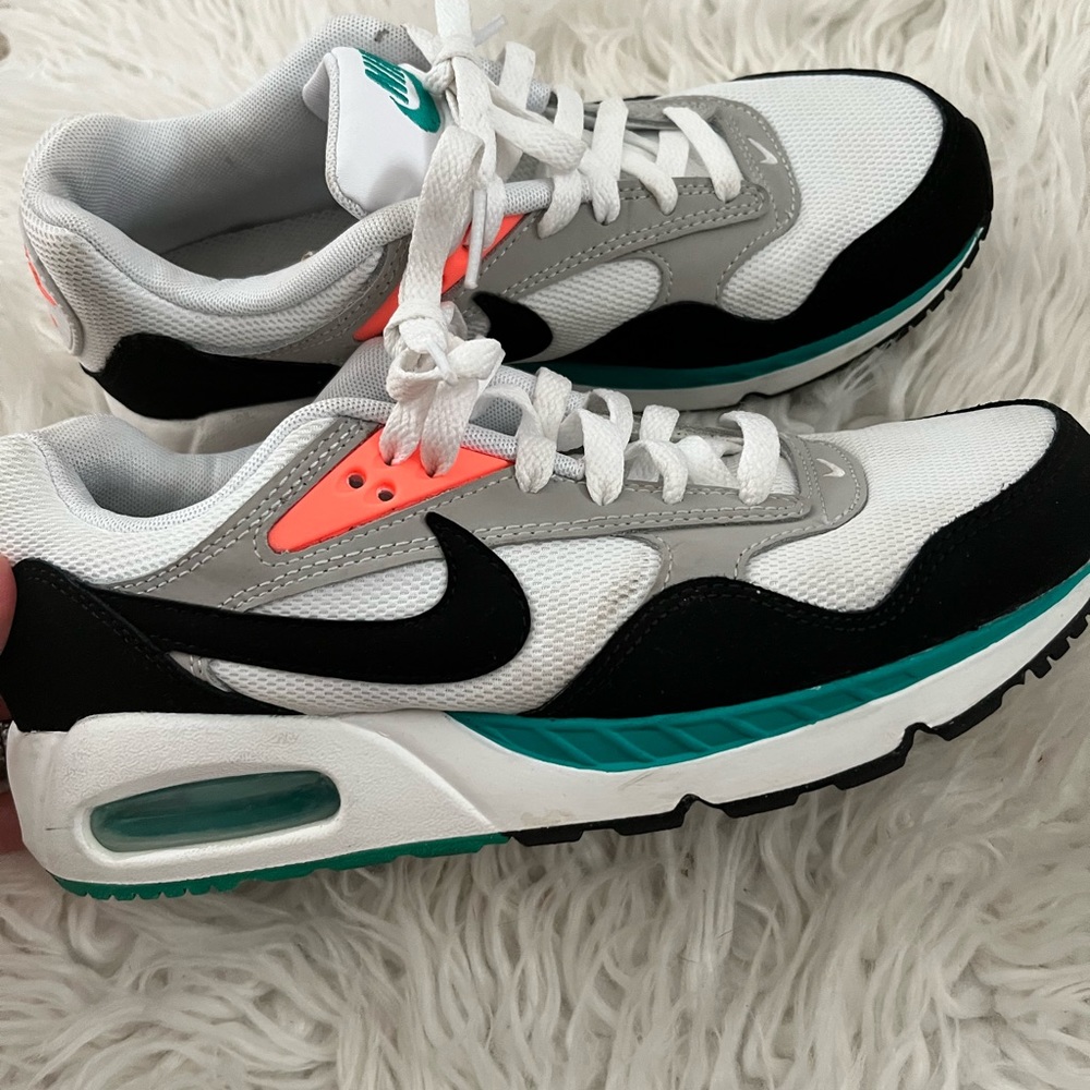 Nike 90’s air max.